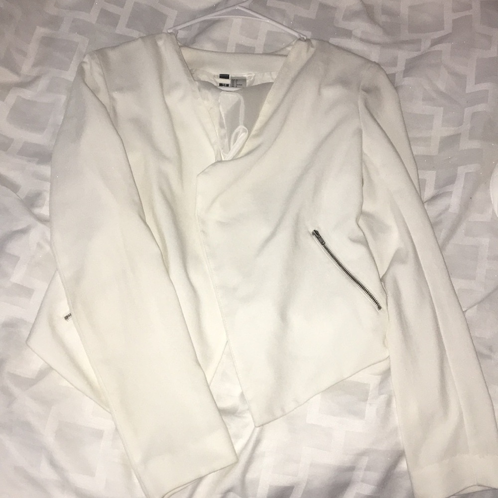 Symmetrical white style jacket
